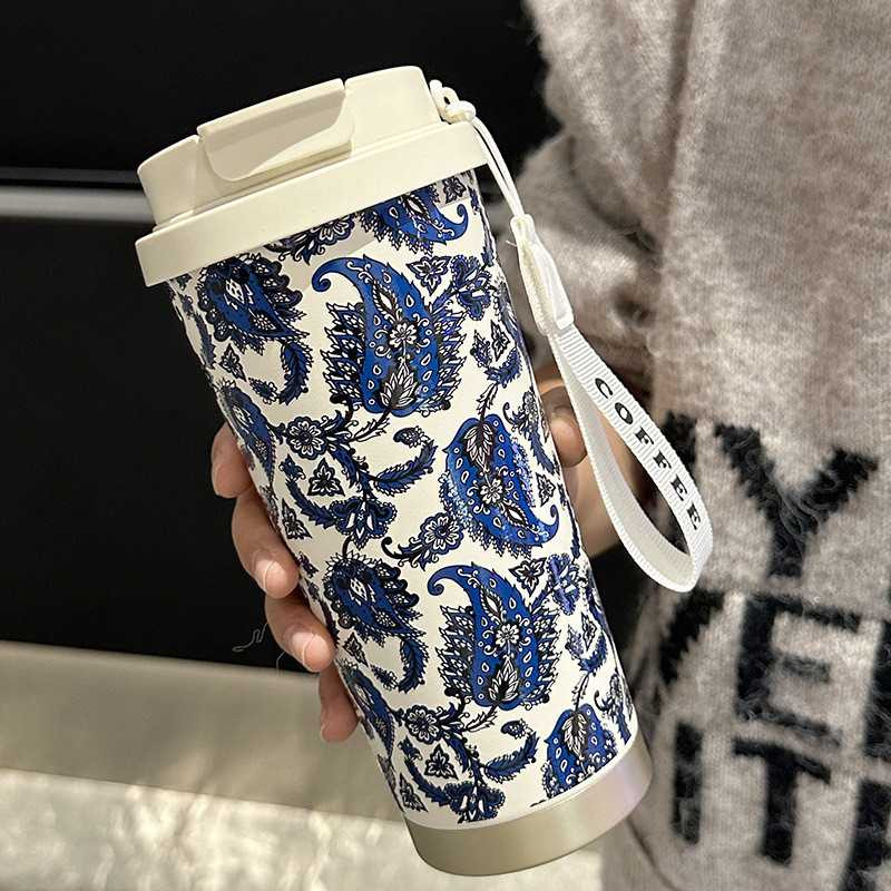 Bouteille d'eau en acier inoxydable isotherme avec corde de transport élargie 530ml - Feuilles bleues · Smarty Paris