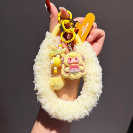 Lanière poignet jaune poupée pompon | Smarty