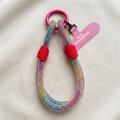 Lanière de Téléphone Portable Courte Arc-en-ciel avec Nœuds Rouges — ECO · Smarty Paris 18e