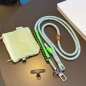 Collier Téléphone Cordon Long Tressé Bicolore Vert avec Mini Pochette — ECO · Smarty Paris 18e