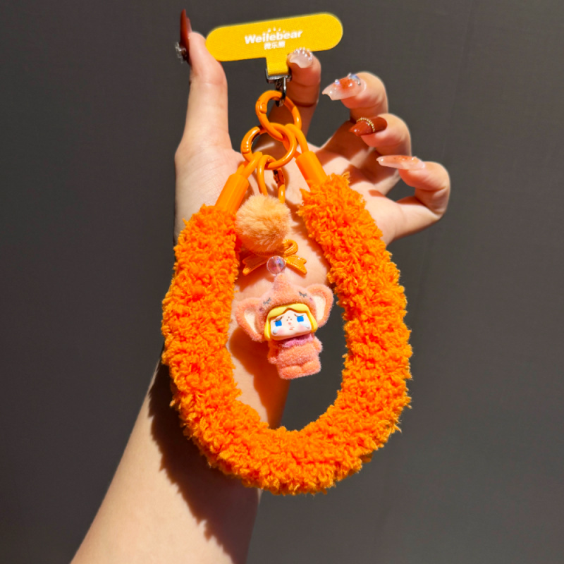 Lanière Téléphone Poignet Moelleuse Orange avec Porte-clés Poupée et Pompon — ECO · Smarty Paris 18e
