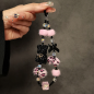 Lanière téléphone ECO – Rose et noir, ours et pompon Lanière téléphone ECO – Rose et noir, ours et pompon