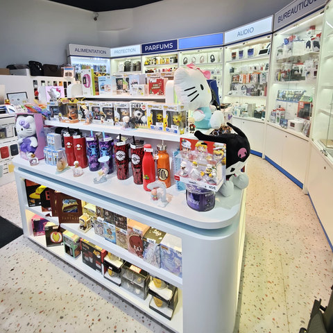 Intérieur de la boutique Smarty à Paris 18e